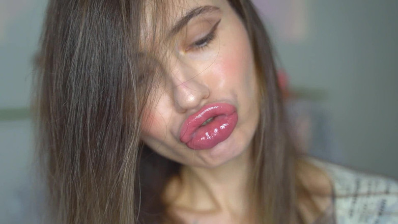 Rarible Diamond: Sexy dívka páchnoucí Gfe ze rtů