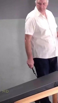Esmer Luca Bella götünü kırbaçlıyor