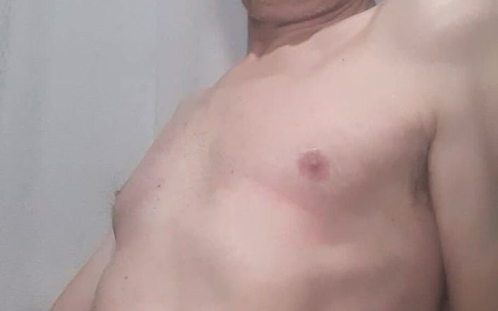 Big uncut hard cock: Соси меня целуй Лизание моих твердых сисек с сосками, я очень одаренный человек.