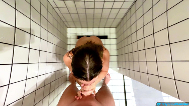 NoNamePrime: POV uciekła, ale w końcu pochyliła się pod prysznicem spust...