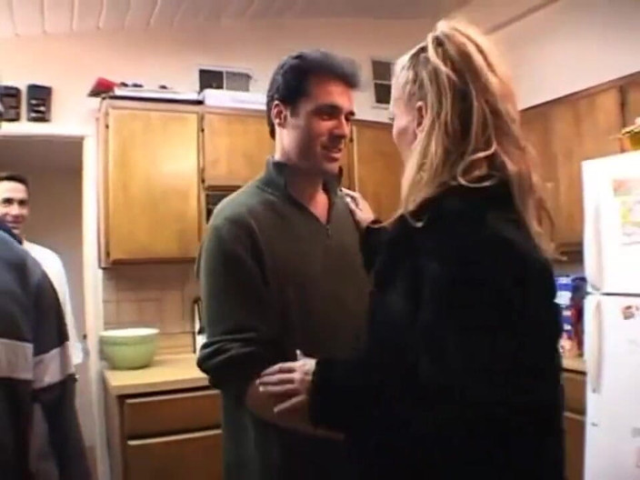 American Idol X: Une petite blonde double pénétration fait un trio... Éjaculation dans la...