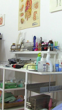 Гінекологічний огляд зрілої блондинки