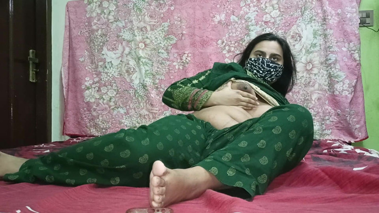 Sairaxsaim: Awek solo Pakistan Sairaxsaim menjolok pepek basah bersendirian di rumah