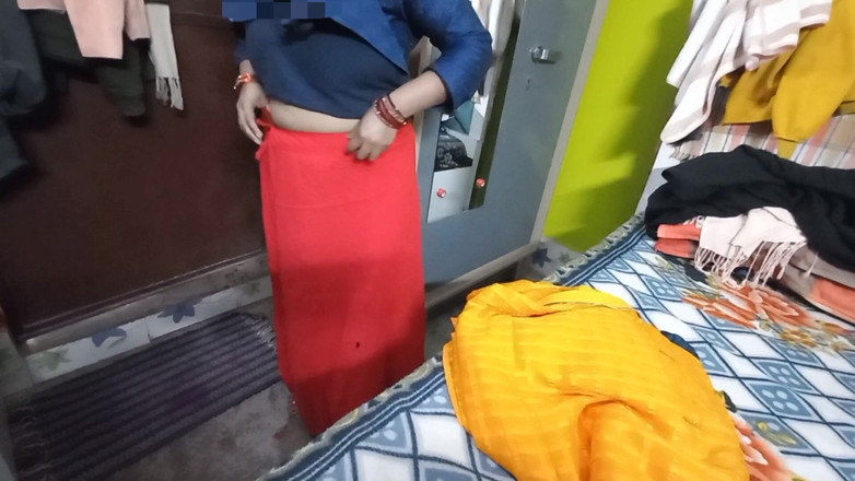 Manjushukla: Velmi krásná bhabhi ve žluté sárí