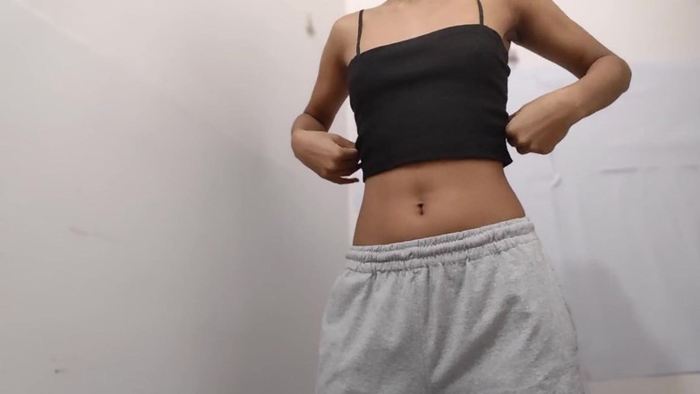 desigirl93: 热辣可爱的女孩和男友的激烈视频通话