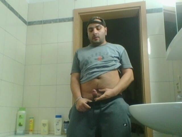 SmokedAlloy2: Dirtyjunkbro Im Wc Anpissen