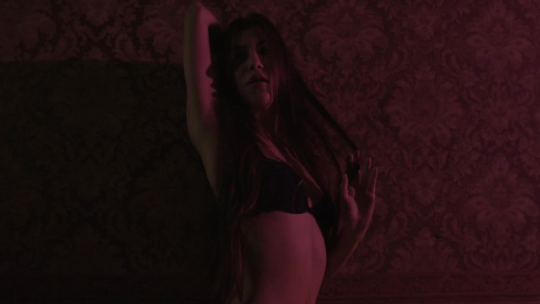 THAGSON: Краще ззаду, сцена 2_sexy цицькастою азіаткою з великим чорним членом в її дупі закінчується анальним кремпаєм