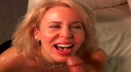 American Idol X: MILF blonde à la chatte poilue, gros orgasme anal