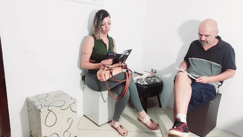 Gabi SweetCouplesStories: Ele tirou o pau na recepção e me deu uma...