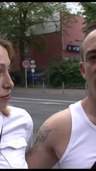 La puta pelirroja ama el sexo oral y lamiendo coño