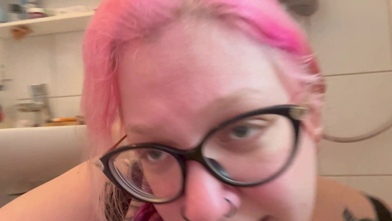 Abby Strange: Chlupatá kundička a krásná piss jet