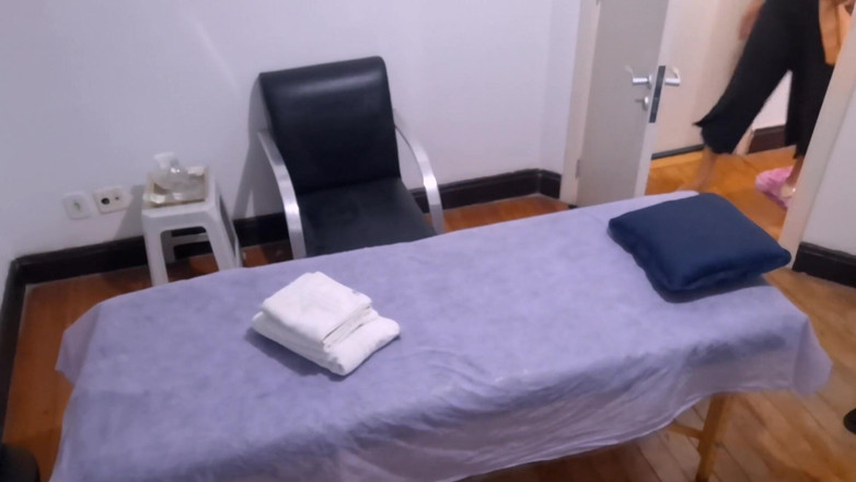 Gabi SweetCouplesStories: Massage eindigt in seks, de masseur had seks totdat hij...