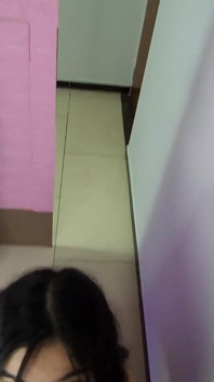 Sexo nos armários da faculdade! Laura é fodida por seu colega de classe