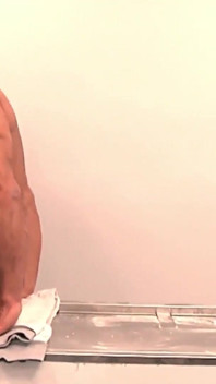 MENATPLAY - Hunk i kostym Enzo Rimenez barbackar Denis Vega