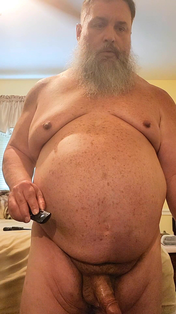 GeneWadexxx: 継父ベアが言葉を発し、射精する