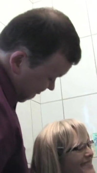Zralá je postříkaná na břicho