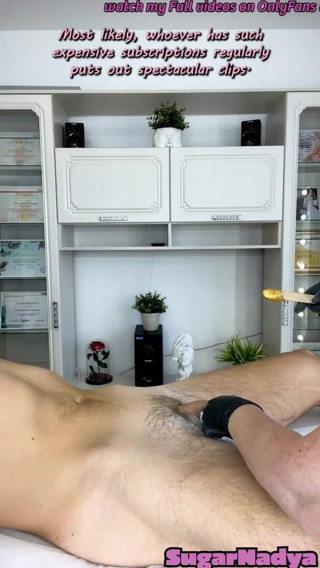 SugarNadya: Klien muncrat dengan keras selama waxing