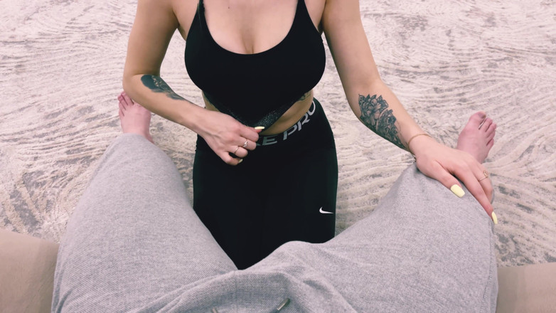 Vik1one: Modelka fitness szarpała mojego penisa cyckami i dostała spermę na...