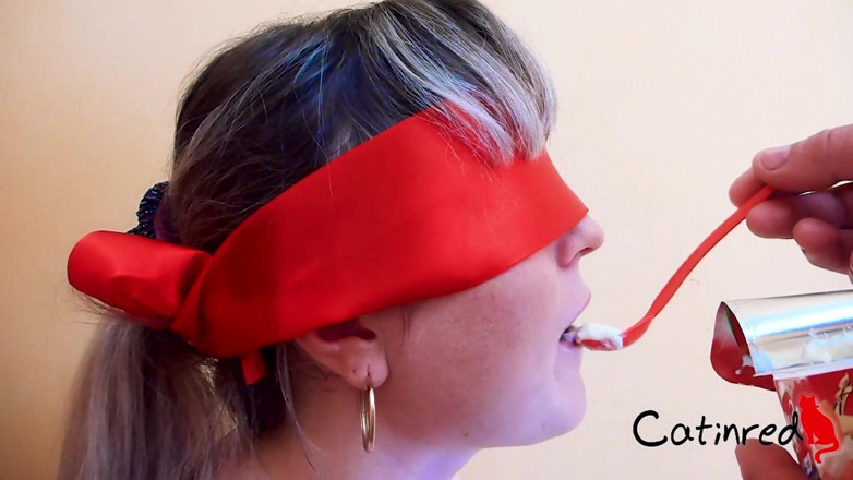 Catin Red: アマチュアハメ撮りフェラチオと食べ物の遊び - 口内射精