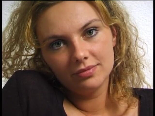 POV Orgasms: Dolce bionda si masturba prima di essere sditalinata in azione...