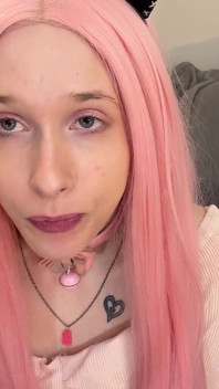 Bratty bubblegum sürtük baloncuk yalıyor