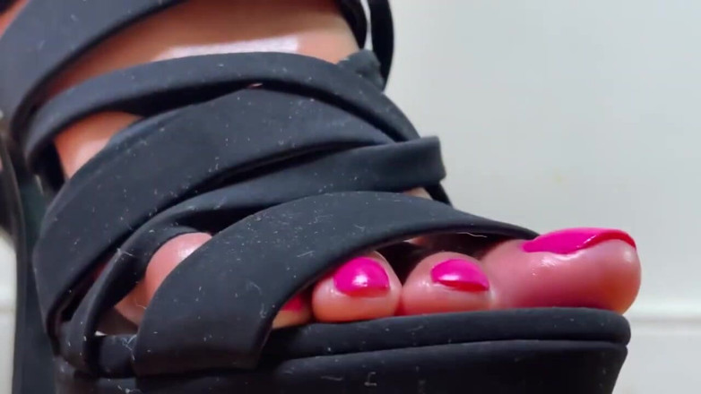 Pink Foxx: Pink Toes in Strappy Black Heels