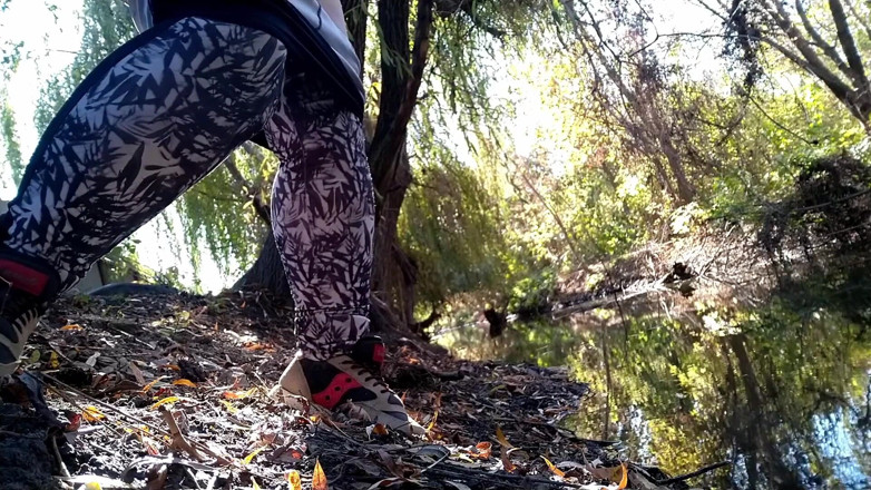 Elena: BBW in leggings pissing by the lake in a park