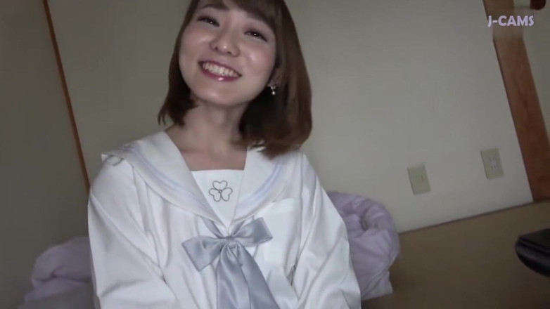 J-Cams: Hij breekt door haar muren en maakt de geheime wereld...