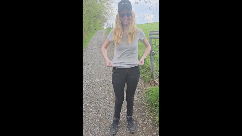 Bikergirl_97: ハイクはカーファックで終わり、私たちは捕まった!