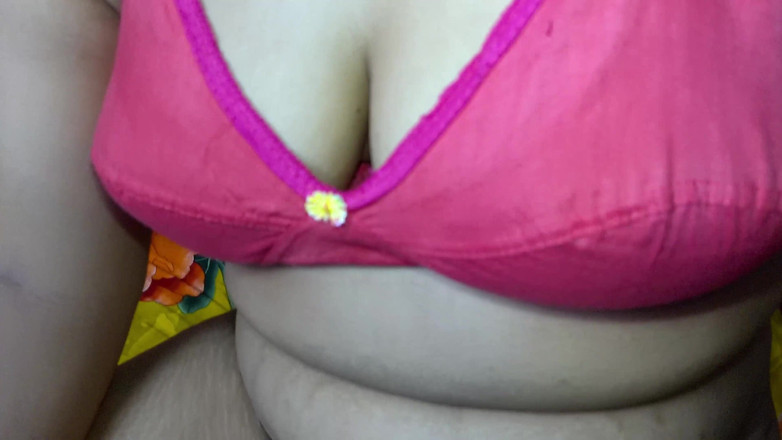 Nadiyabd: Bengalese stiefmoeder met dikke kont neukte op zijn hondjes Nadiyabd