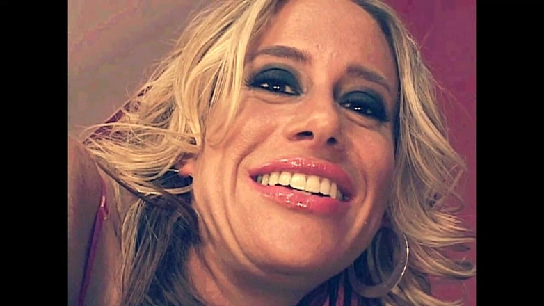 Vintage megastore: Blonďatá MILFka s velkými prsy a velkým zadkem ošukaná velkým černým...