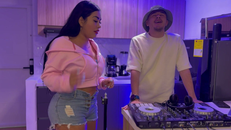 Lalucero: MILF podvádí svého manžela s DJ Puverto nadrženým - Lalucero