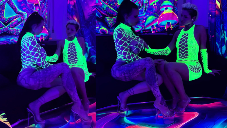 MissAlessaMilano: Neon Light with 2 Crazy Girls