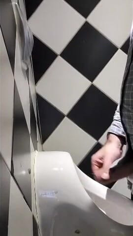 Arab of the Future: Top árabe peluda mijando no restaurante