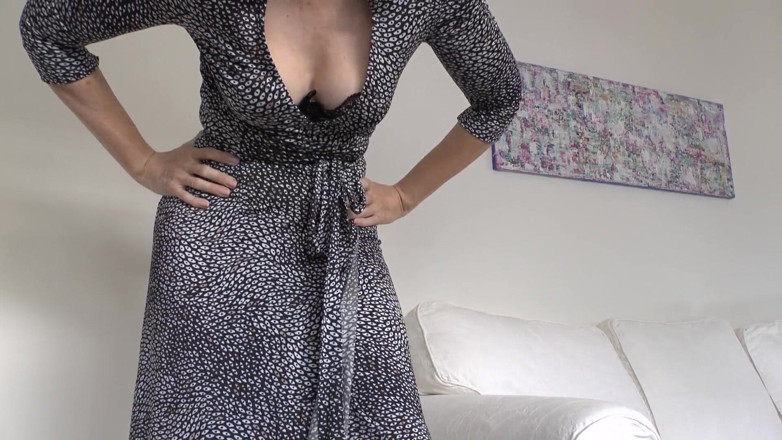 Lady Victoria Valente: Hard in je broek aftrekken en aan mijn kont snuiven,...
