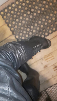Rubberboots and Leatherpants on Ice