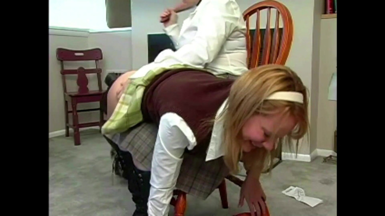 Punished Brats Spanking: Pixie bị đánh đòn vì làm sai tiền thanh toán bảo hiểm...
