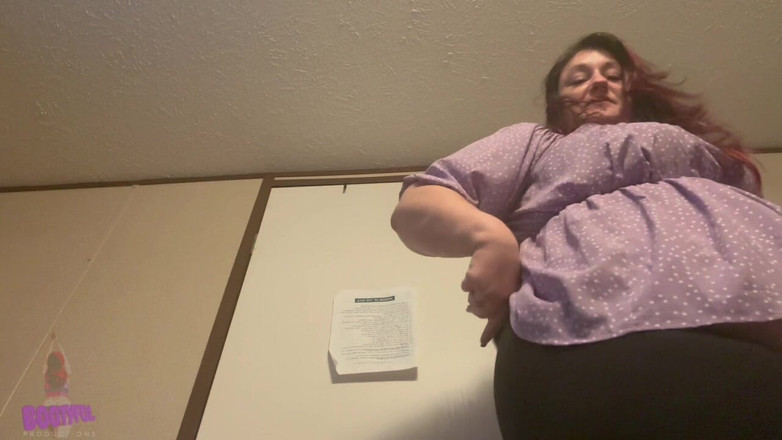 BellaBlast: Svázaná pode mnou: Můj vznášející se zadek vypouští prdy, utéct...