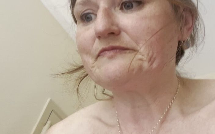 Pissing Paradise: Efter att ha knullat en knubbig oskuld i Nyc försöker...