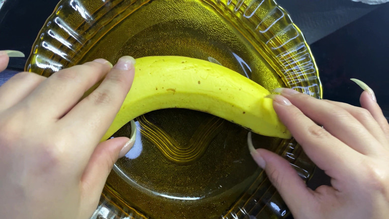 Goddess Li: Uzun doğal tırnaklar ve muz