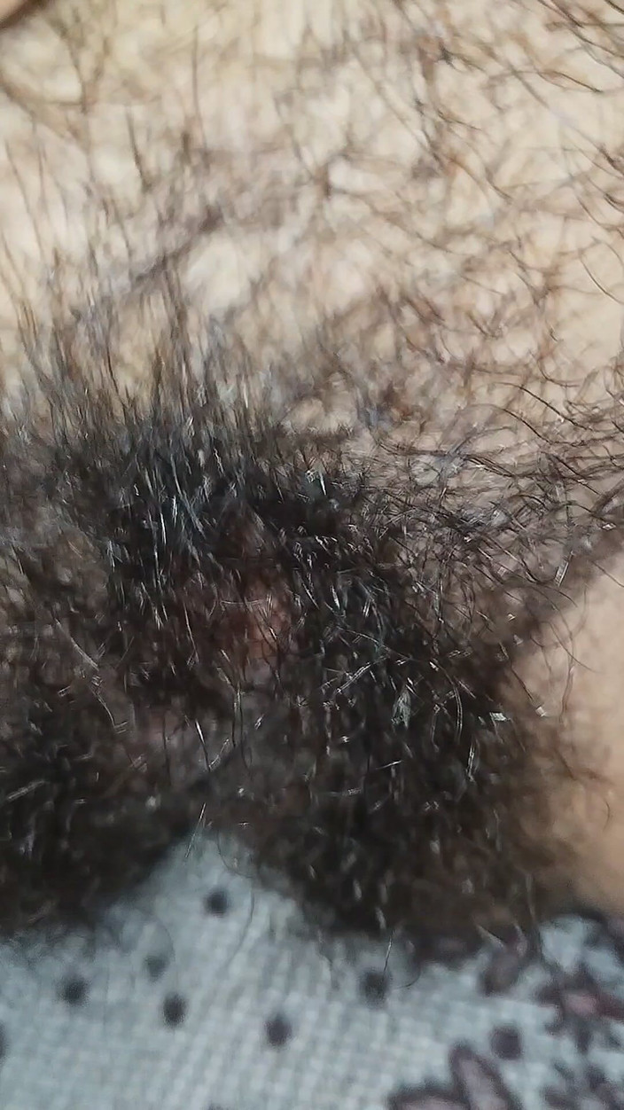 Xoxo Times: Ateşli kıllı olgun amcığını parmaklıyor