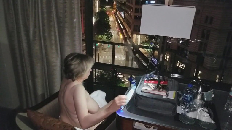 MarieRocks: Une GILF exhibitionniste exposée à Seattle, partie 2