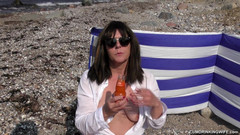 Cumdrinking Wife: Một ngày nóng bỏng trên bãi biển