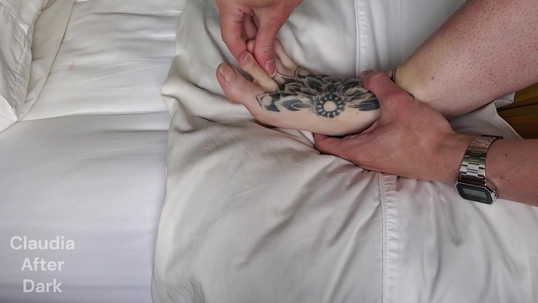 Claudia Kink: Pomalé krémování nohou asmr