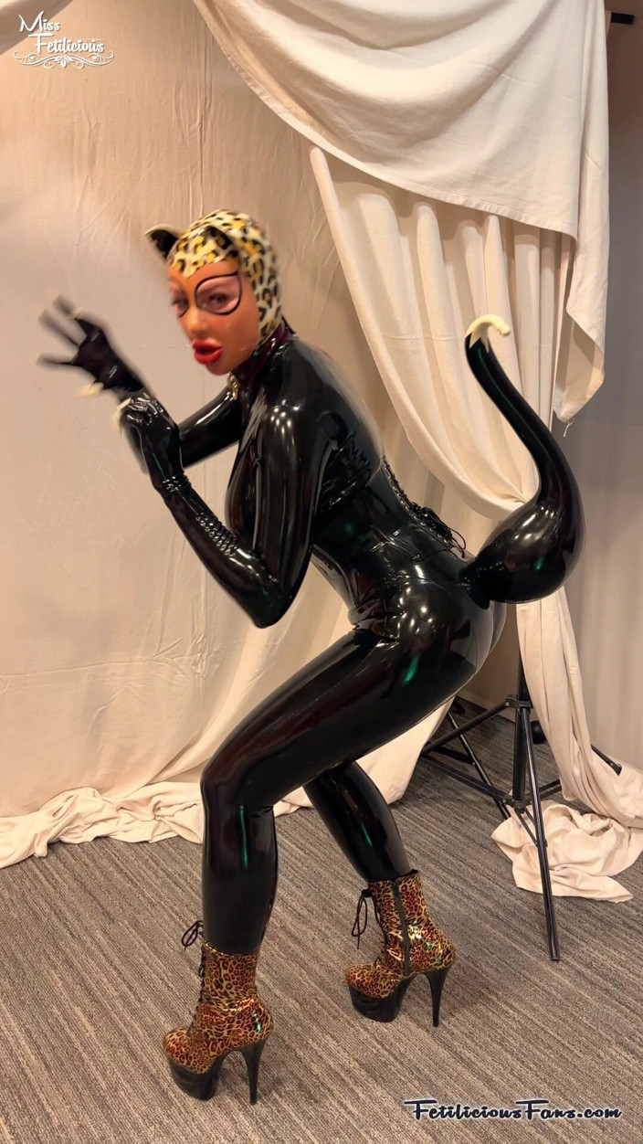 Miss_Fetilicious: Latex Leopard on a Leash