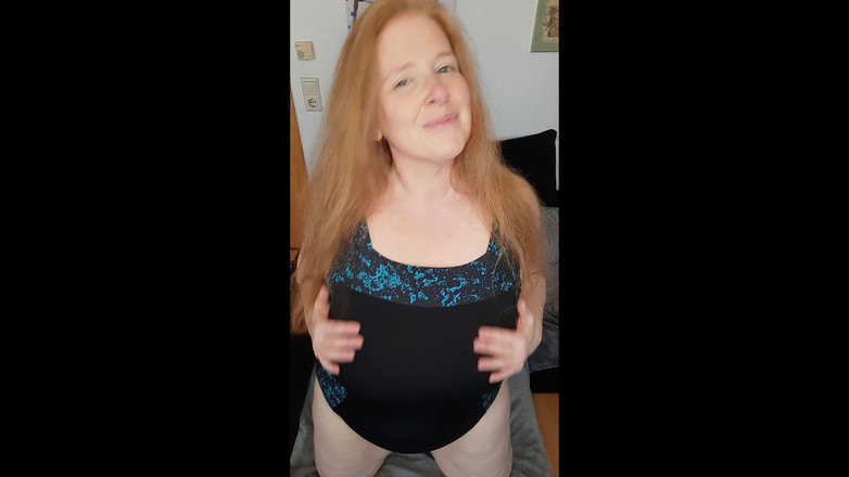 Curly_Dreams: mmhh moje křivky v plavkách. Podívejte se na můj profil,...