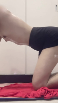 Asiatisk femboy träning cumshot