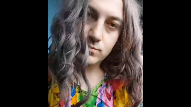 Kitty_Cross: 少しイキまくり、自分を見ながら自分の体を扱います