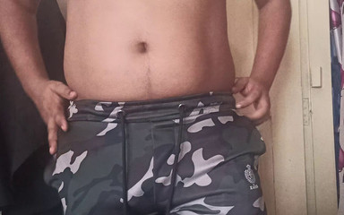 Mr Big M: Můj super sexy čůrák si honí s olejem