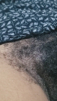 Coño apretado de cerca crea una fantasía nocturna seductora llena de atracción provocativa